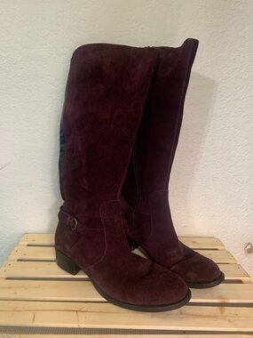 Born purple suede sz 10 tall boots.